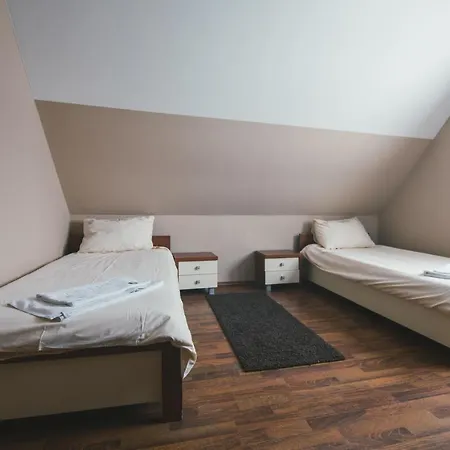 Snezna Kraljica 3*